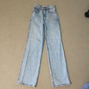 Abercrombie '90s Relaxed Jean Ultra High Rise Light Wash